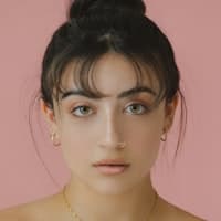 Isabelle R.